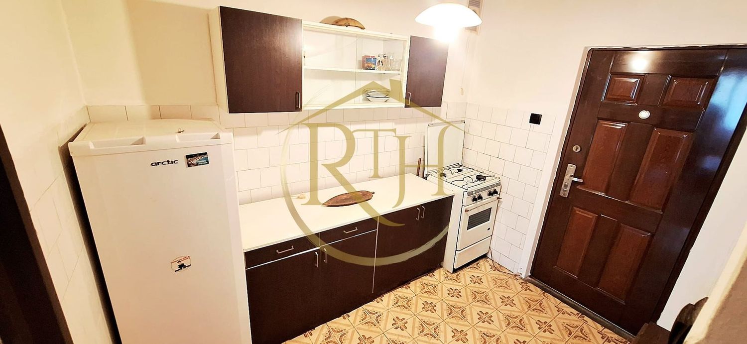 Oferim spre inchiriere, garsoniera situat in zona Complex Studentesc