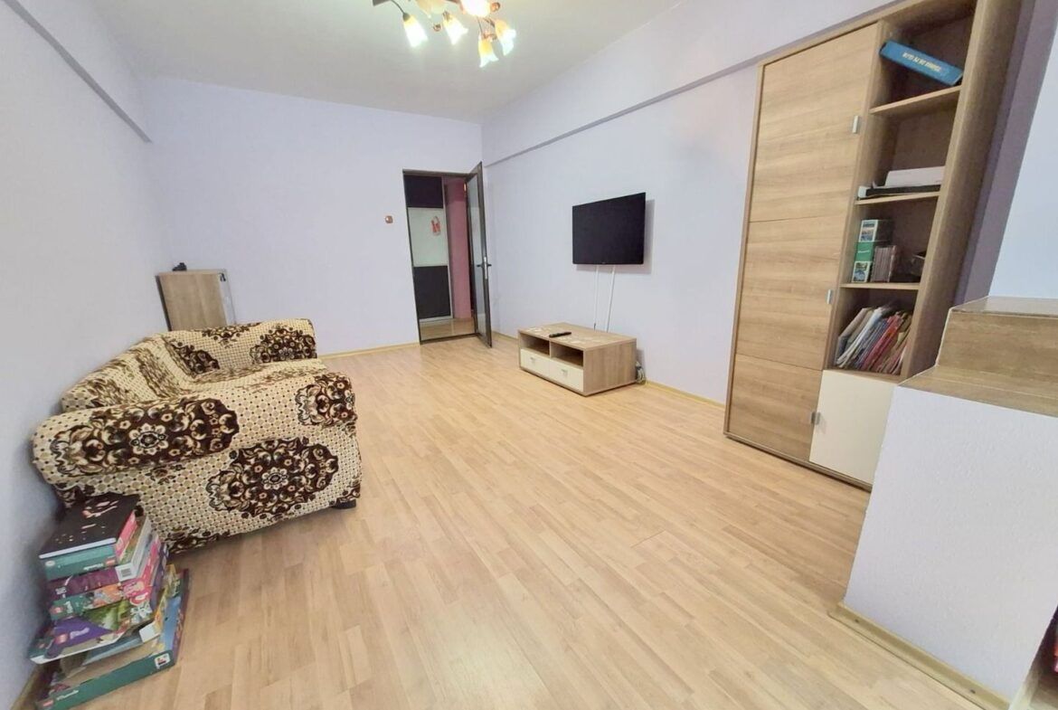 De inchiriat apartament cu 2 camere, Micro 17, parter, 400 euro