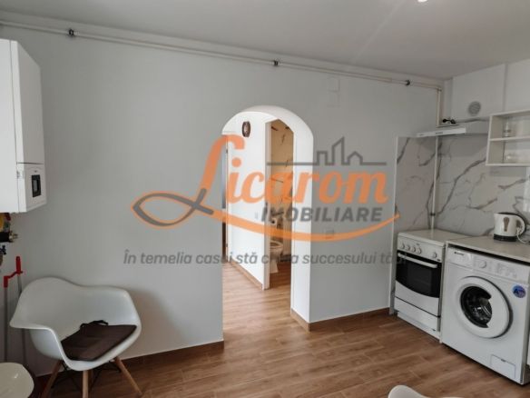 SANPETRU .Casa pretabila 2 familii ( Parinti + copil),singur in curte. - foto 2