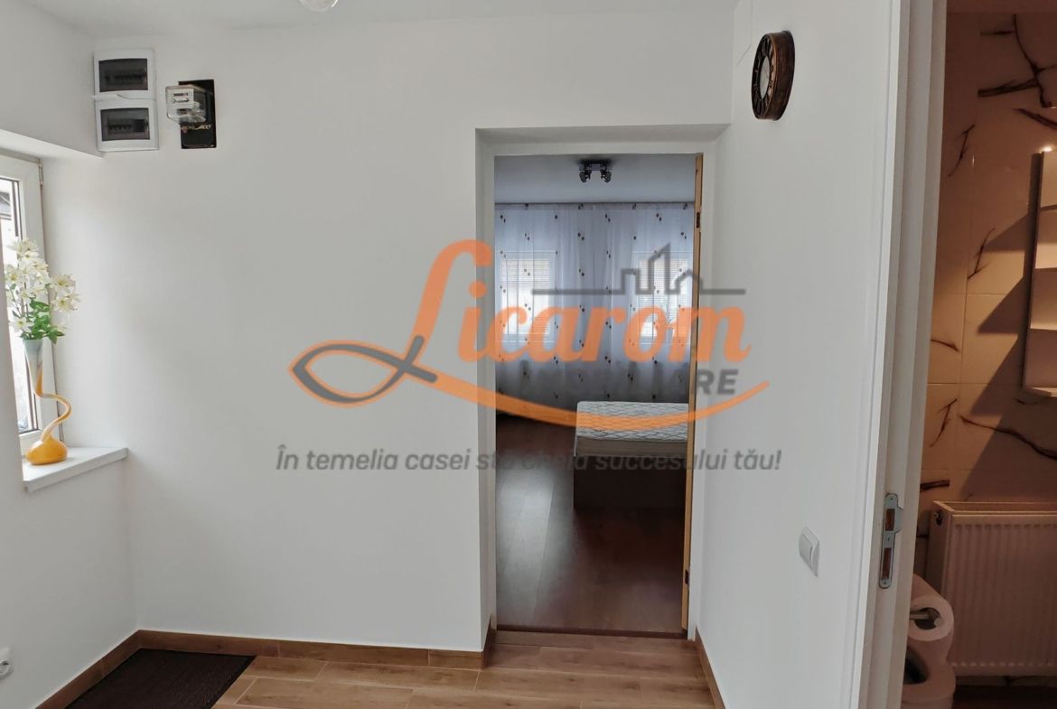 SANPETRU .Casa pretabila 2 familii ( Parinti + copil),singur in curte.