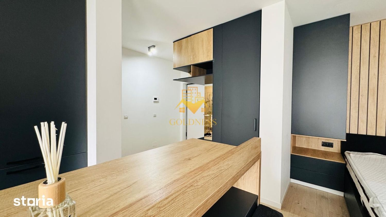 anBn-10236 1 camera studio, Marasti, The Office, Record Park, 21 dec. Lidl