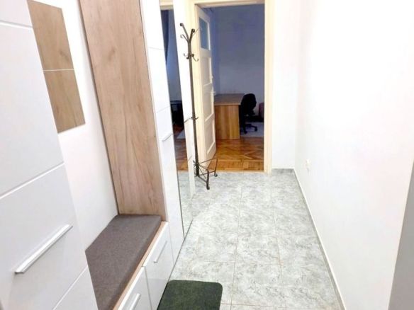 De inchiriat apartament cu o camera ultracentral, et. 1, 320 euro - Imagine principala