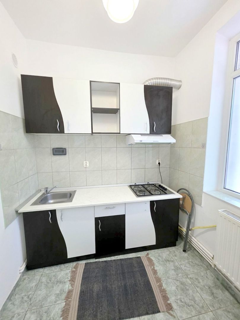 De inchiriat apartament cu o camera ultracentral, et. 1, 320 euro