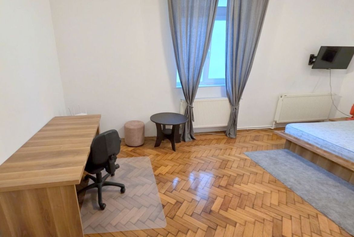 De inchiriat apartament cu o camera ultracentral, et. 1, 320 euro