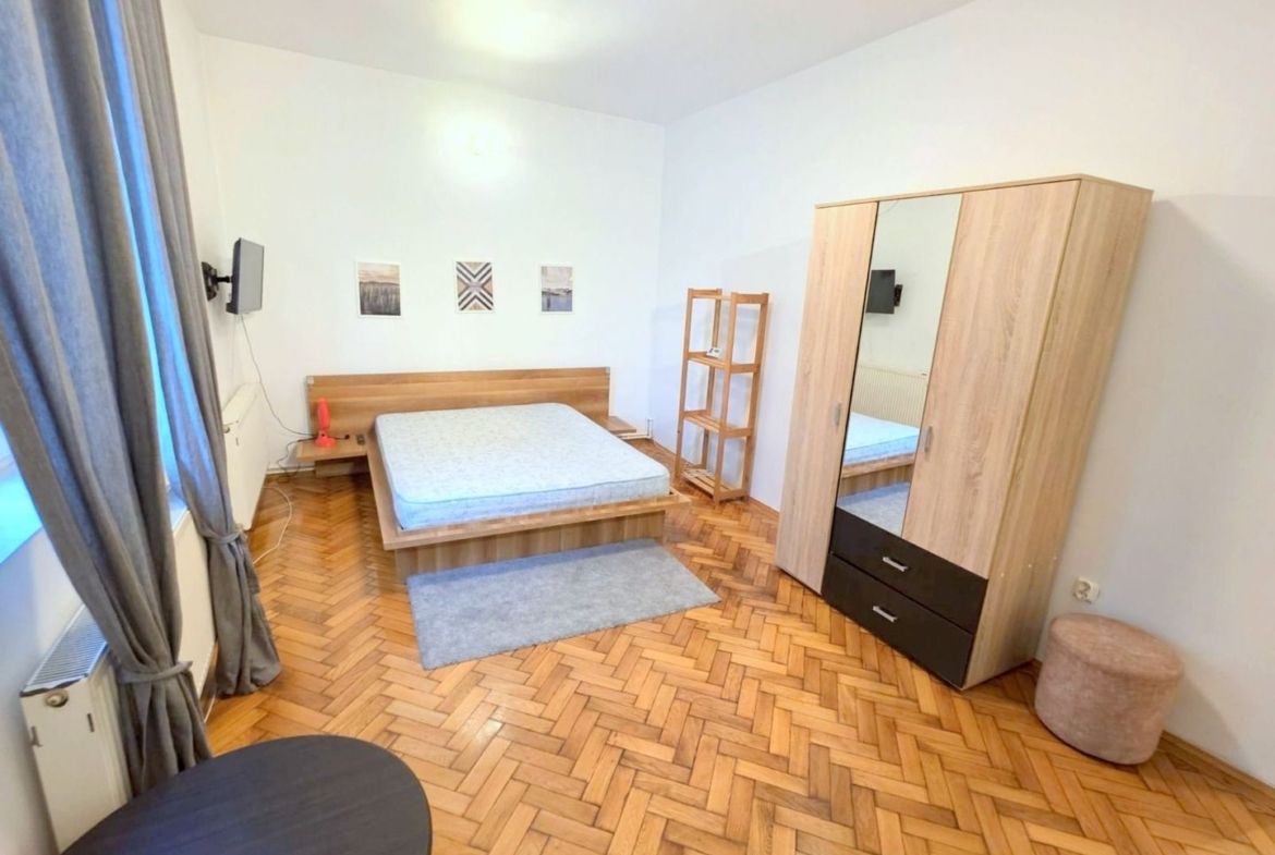 De inchiriat apartament cu o camera ultracentral, et. 1, 320 euro