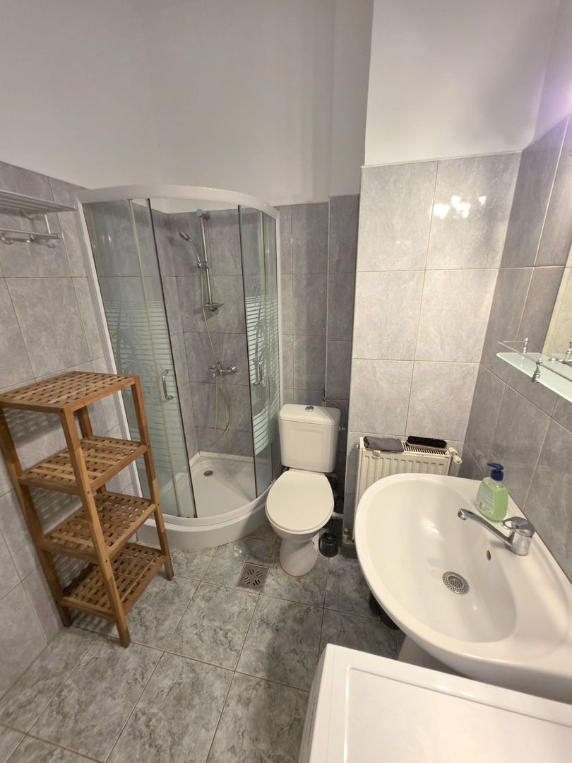De inchiriat apartament cu o camera ultracentral, et. 1, 320 euro