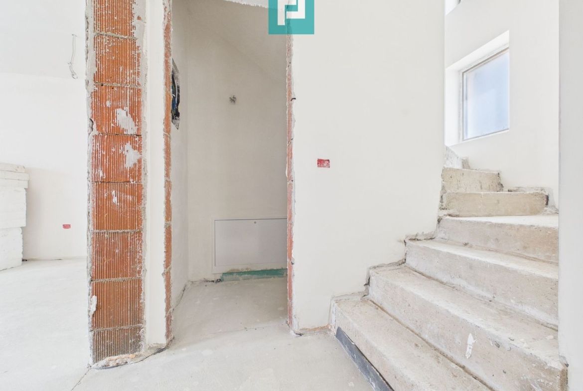 Duplex spațios 102 mp utili, teren 350mp in Covaci