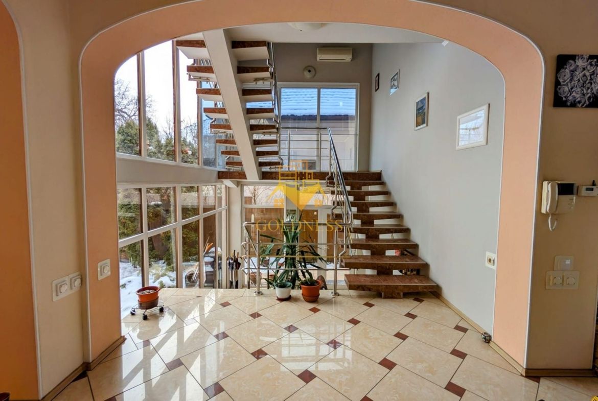 Vila, 6 Camere, 365 mp, 4 bai, Andrei Muresanu, Constantin Brancusi