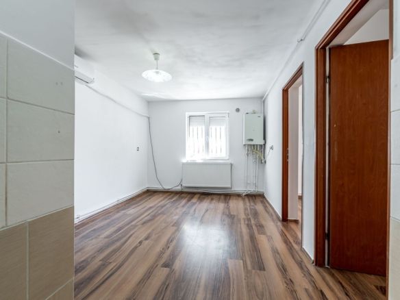 Un cămin practic pentru o familie la început de drum - foto 3