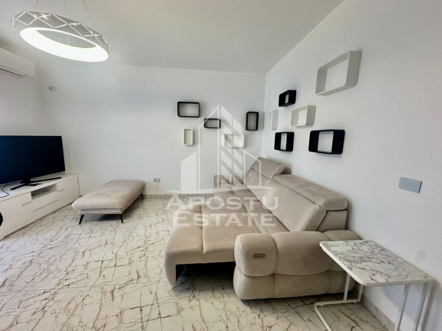Apartament cu 2 camere, pod propriu, parcare acoperita, zona Lidl