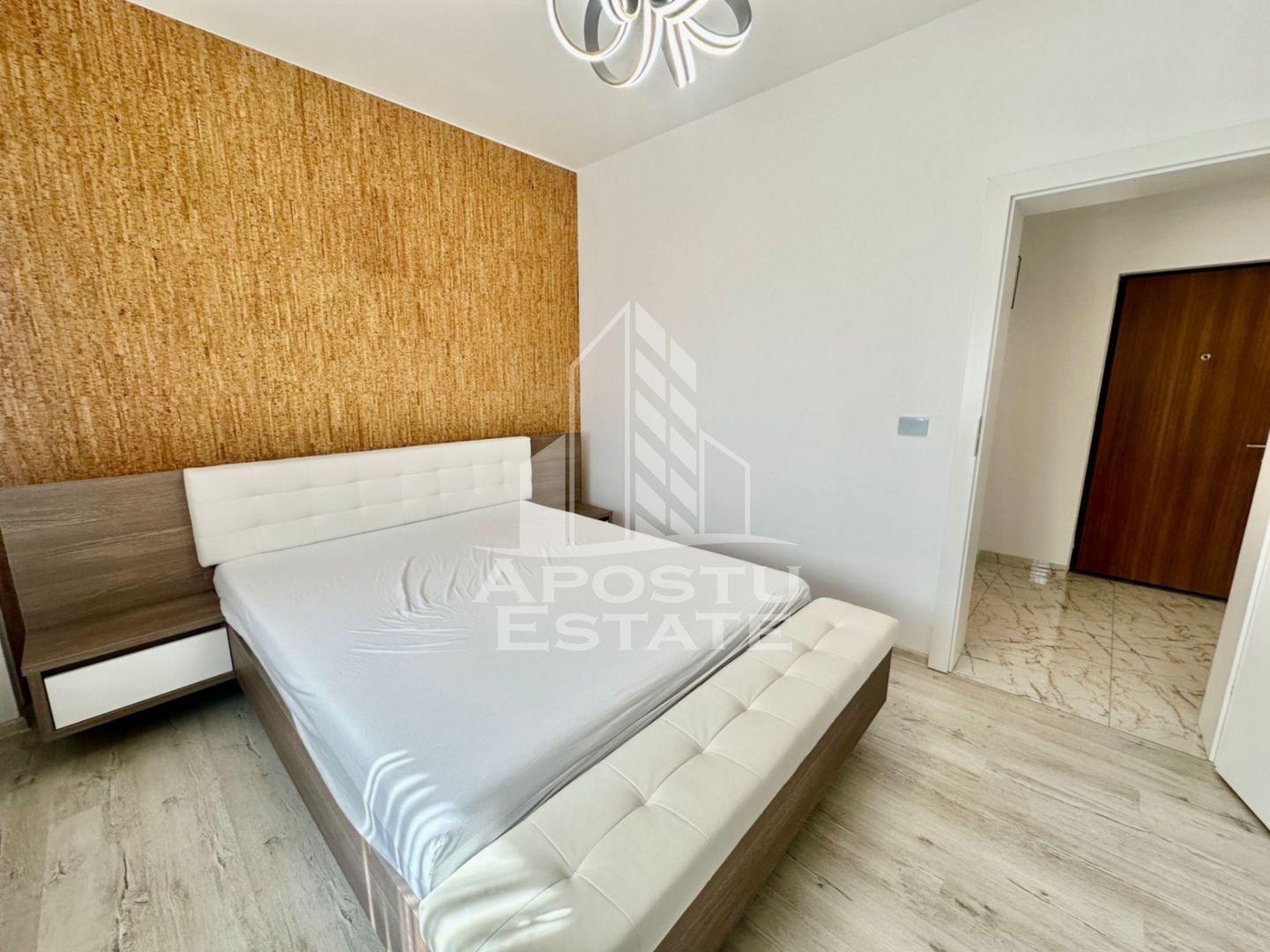 Apartament cu 2 camere, pod propriu, parcare acoperita, zona Lidl