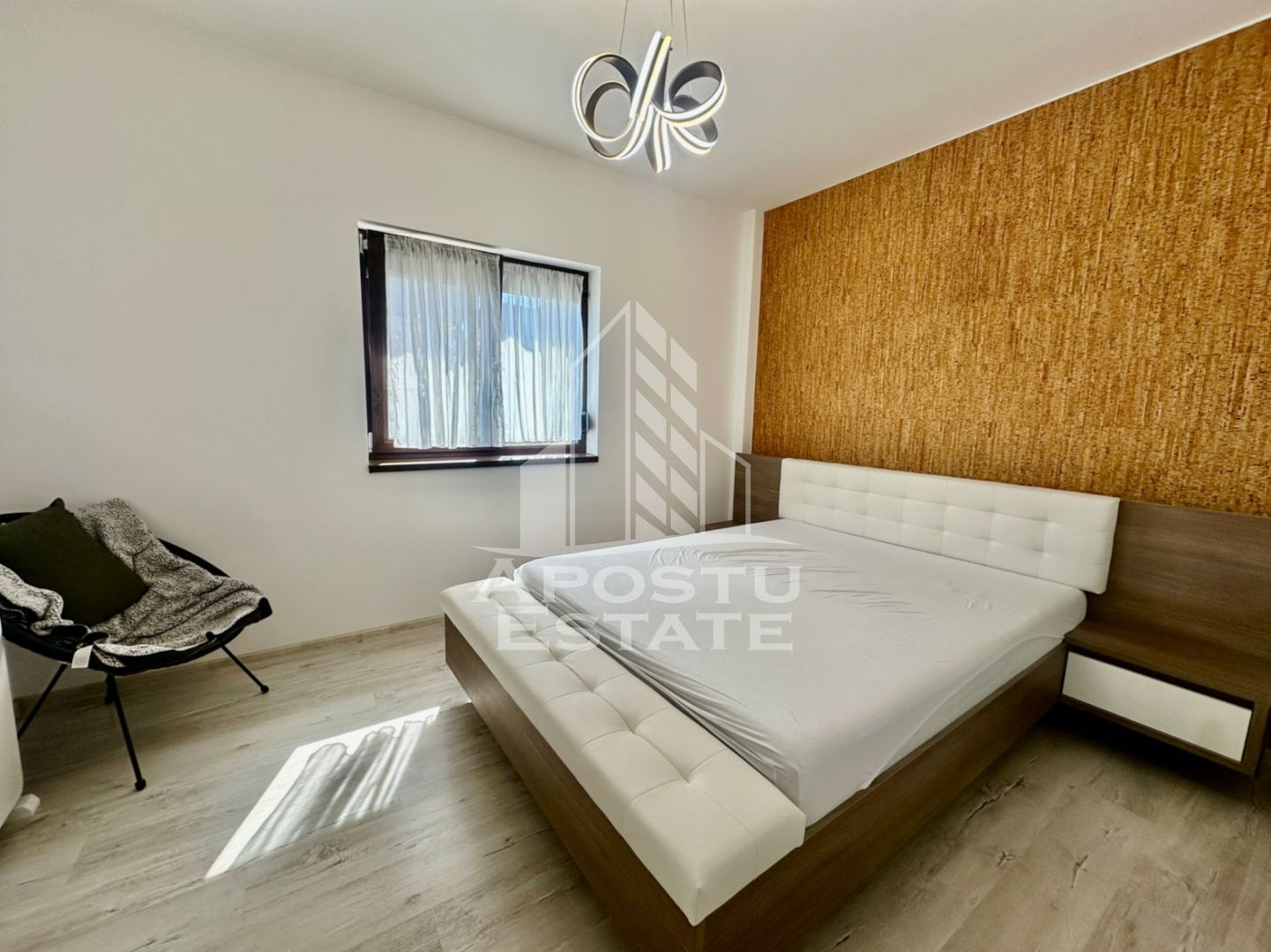 Apartament cu 2 camere, pod propriu, parcare acoperita, zona Lidl