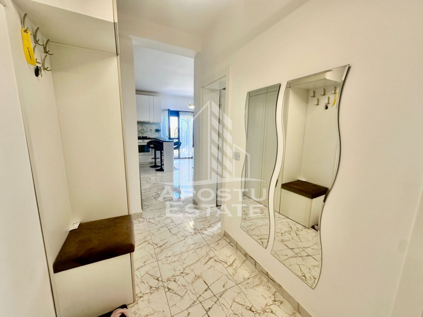 Apartament cu 2 camere, pod propriu, parcare acoperita, zona Lidl