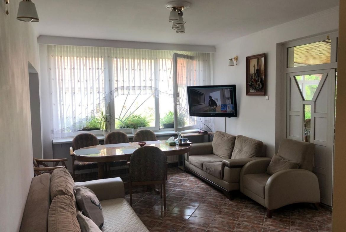 BRASADAS vinde casa cu 7 camere si teren 1100mp in zona Burdea.