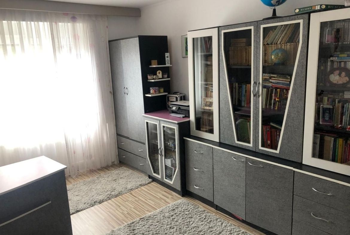 BRASADAS vinde casa cu 7 camere si teren 1100mp in zona Burdea.