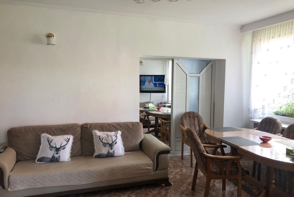 BRASADAS vinde casa cu 7 camere si teren 1100mp in zona Burdea.