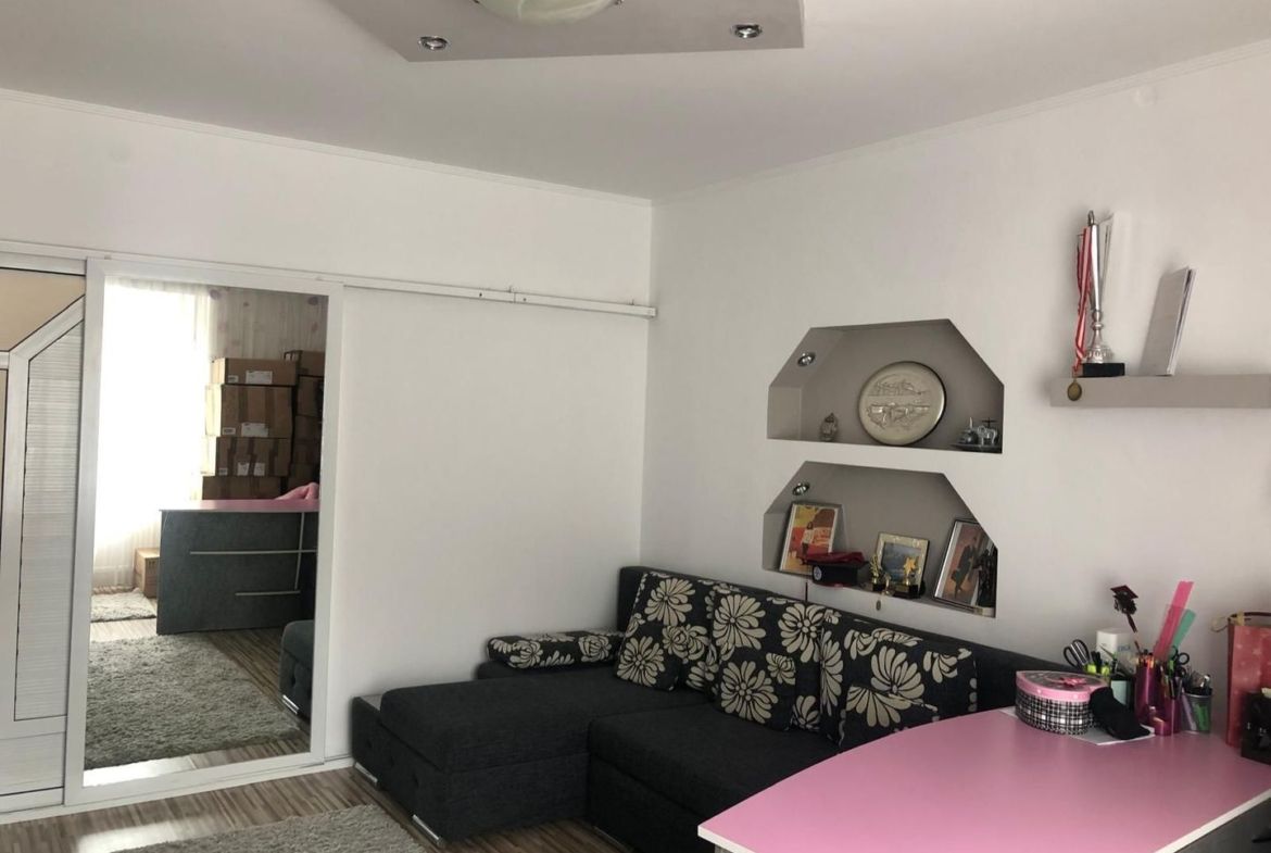 BRASADAS vinde casa cu 7 camere si teren 1100mp in zona Burdea.