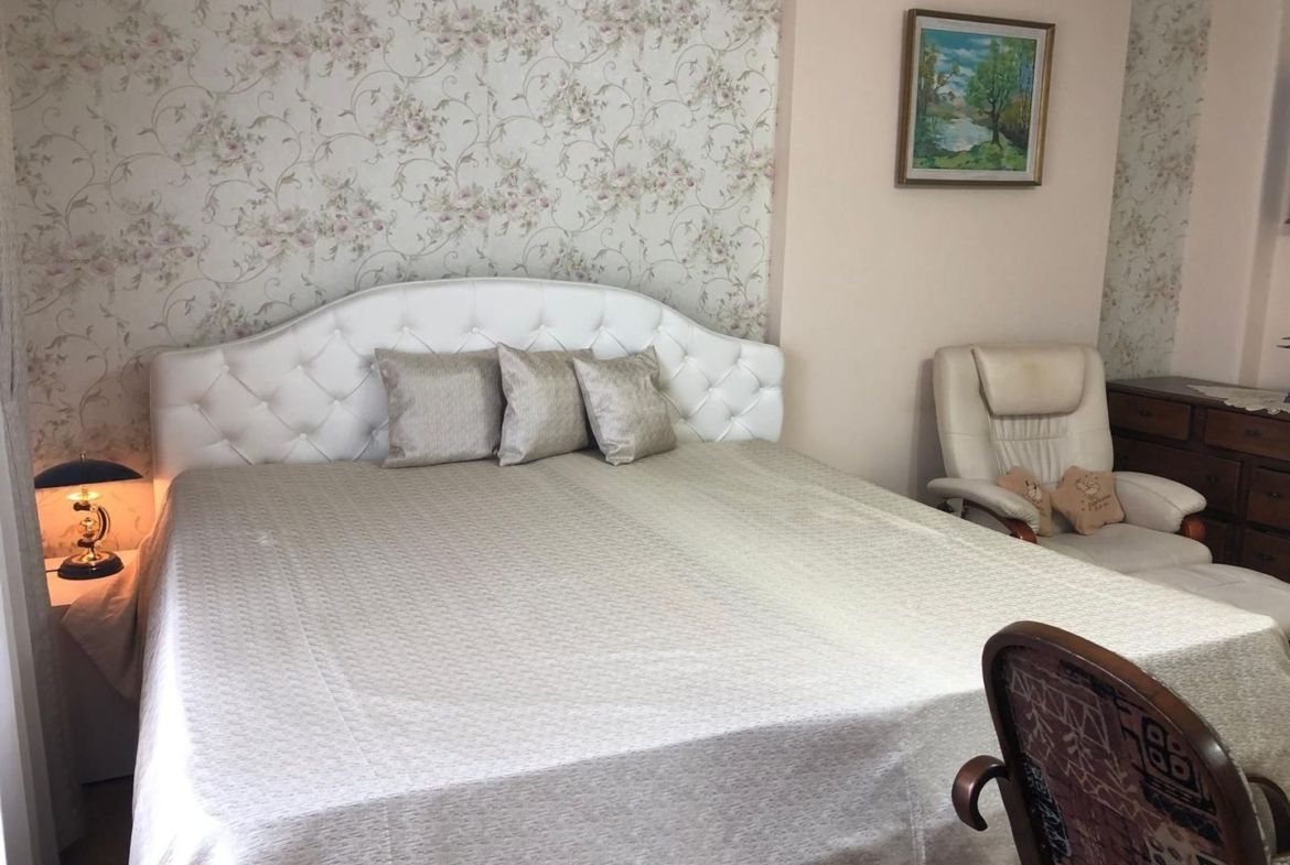 BRASADAS vinde casa cu 7 camere si teren 1100mp in zona Burdea.