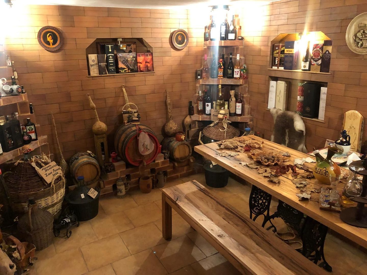 anBn-1099 BRASADAS vinde casa cu 7 camere si teren 1100mp in zona Burdea.