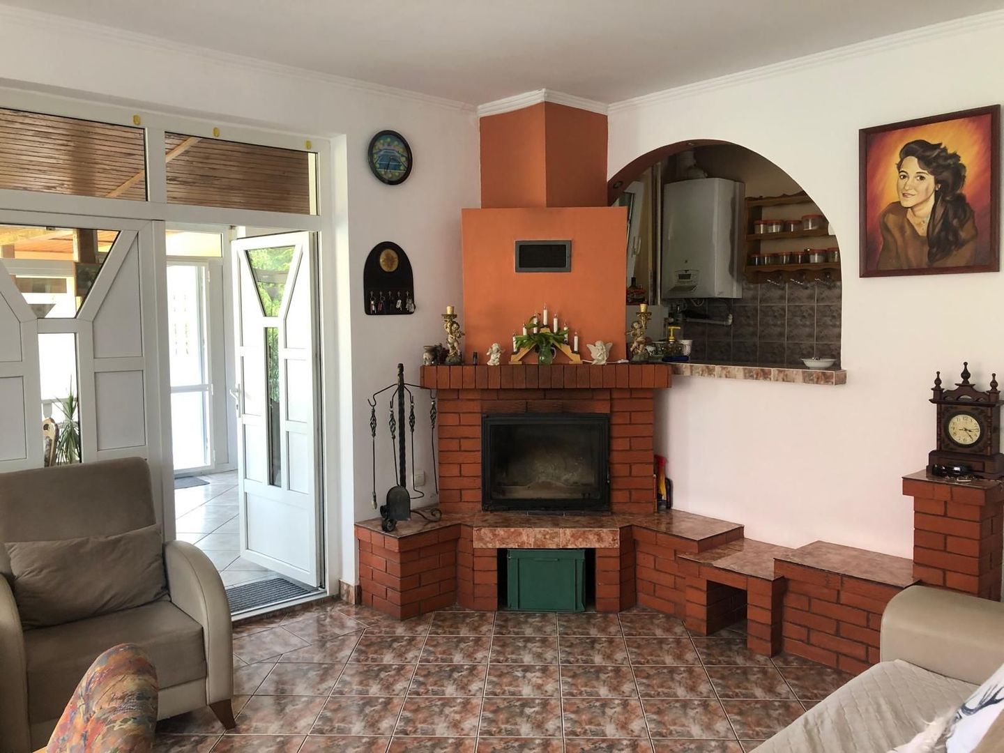 anBn-1100 BRASADAS vinde casa cu 7 camere si teren 1100mp in zona Burdea.
