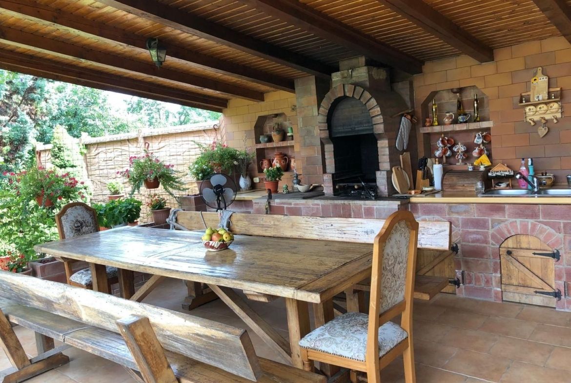 BRASADAS vinde casa cu 7 camere si teren 1100mp in zona Burdea.