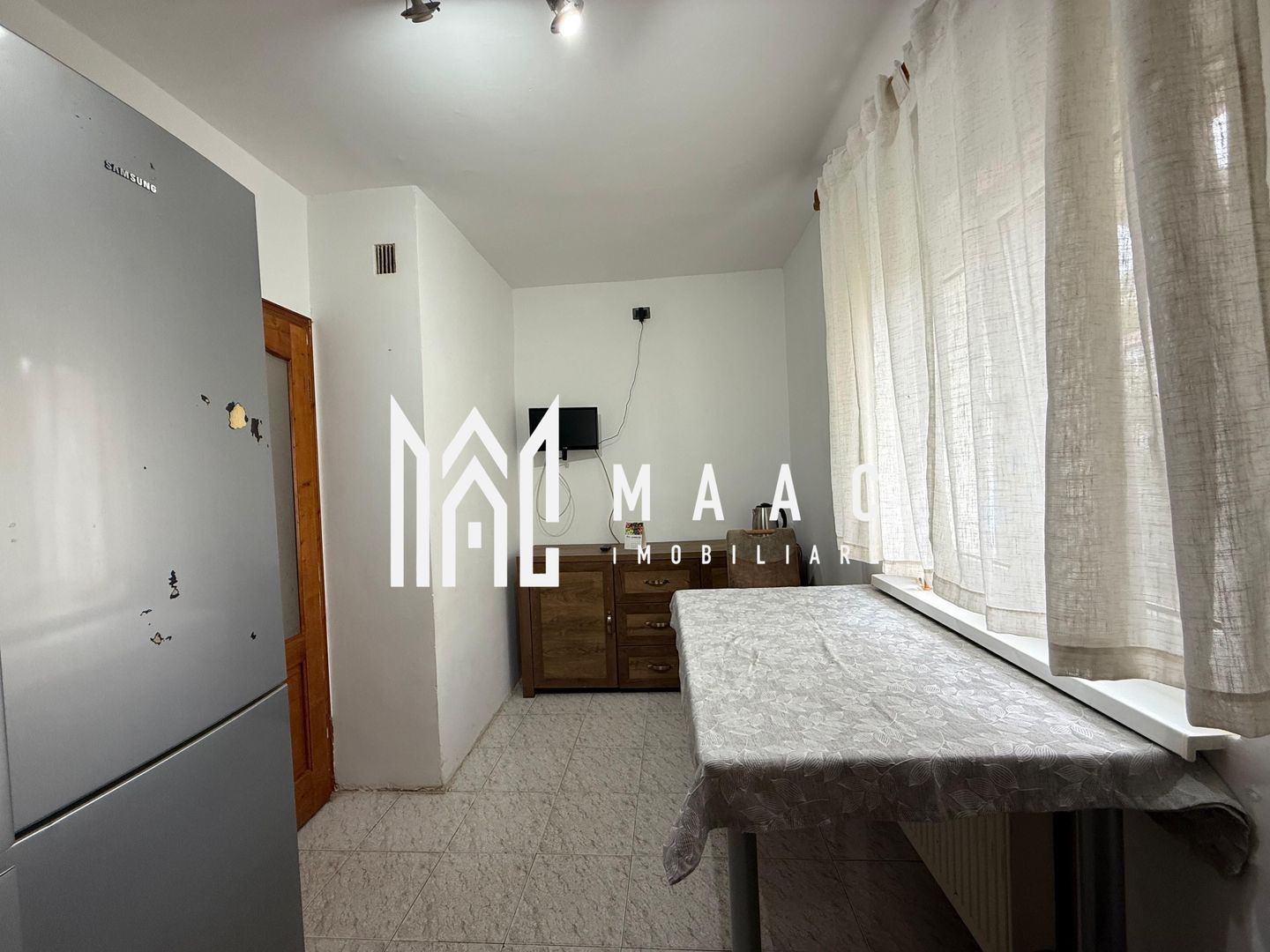 Apartament 3 camere | 2 bai | Renovat | Balcon | V. Aurie