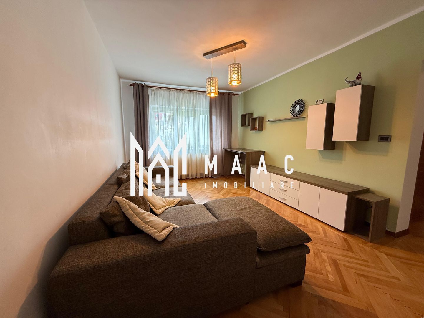 Apartament 3 camere | 2 bai | Renovat | Balcon | V. Aurie
