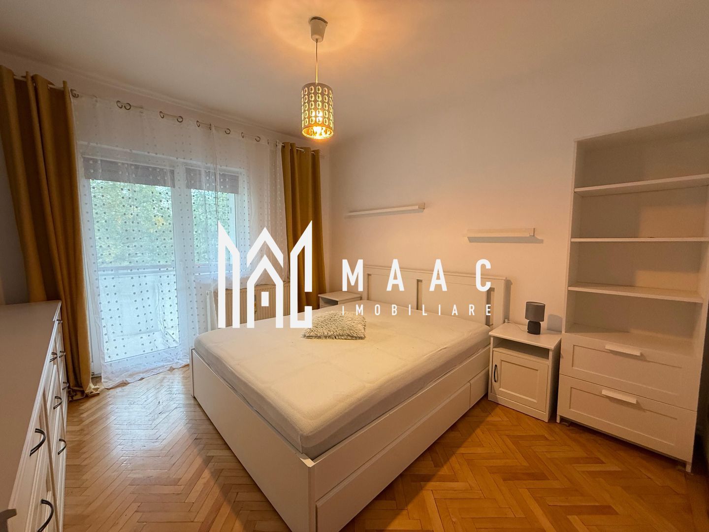 Apartament 3 camere | 2 bai | Renovat | Balcon | V. Aurie