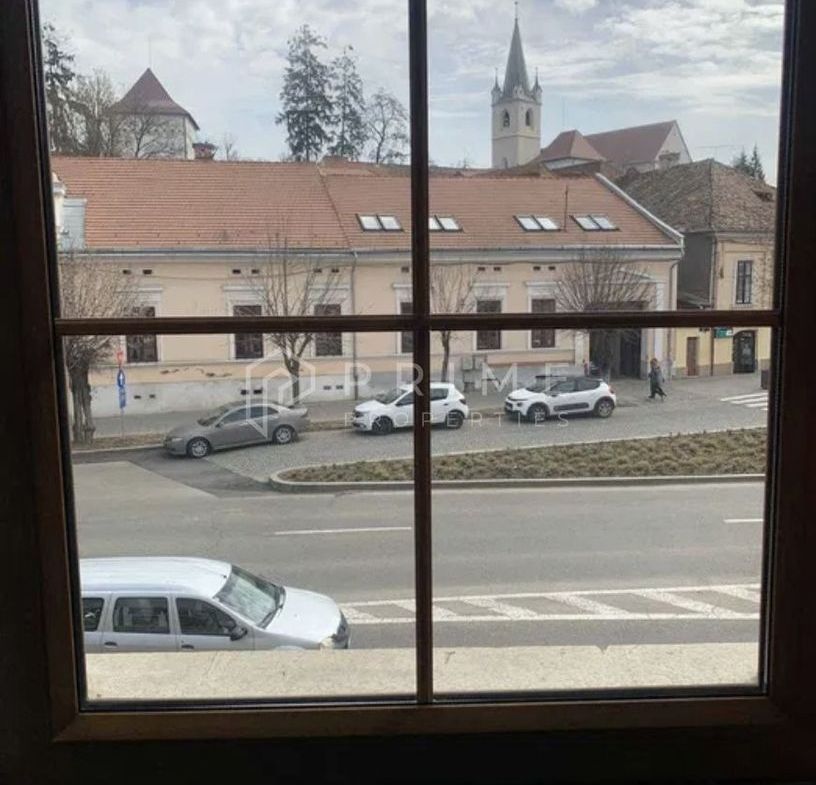 DE ÎNCHIRIAT: Spațiu Comercial Ultracentral (200 mp) – Front Stradal