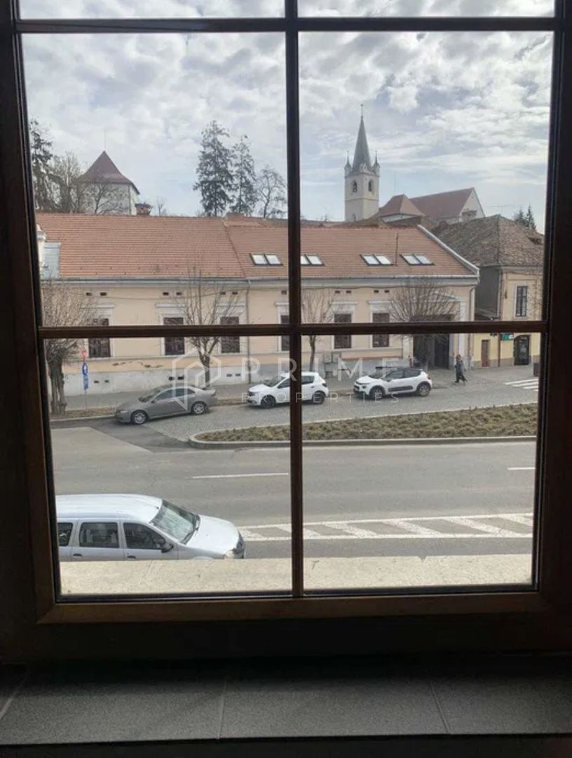 DE ÎNCHIRIAT: Spațiu Comercial Ultracentral (200 mp) – Front Stradal