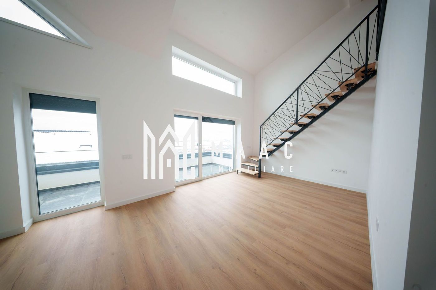 Penthouse 100 mp | 4 camere | Orientare sudică | Loc de parcare inclus - foto 2