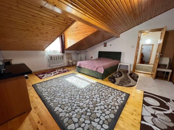 Casa 3 camere 80 mp utili curte comuna si balcon 3,75 mp în Ștrand - foto 2