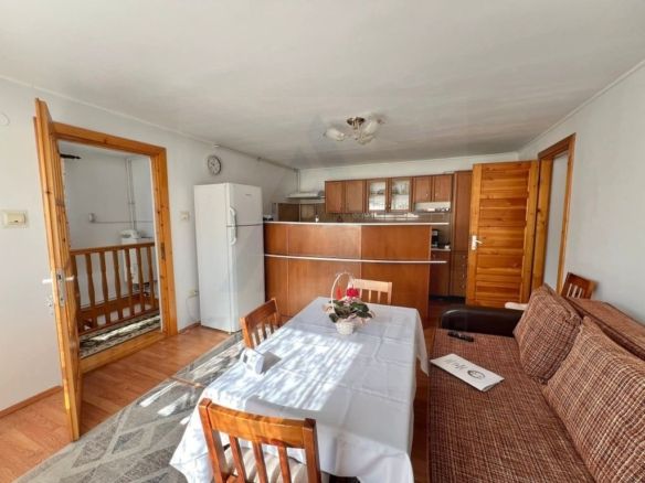 Casa 3 camere 80 mp utili curte comuna si balcon 3,75 mp în Ștrand - foto 3