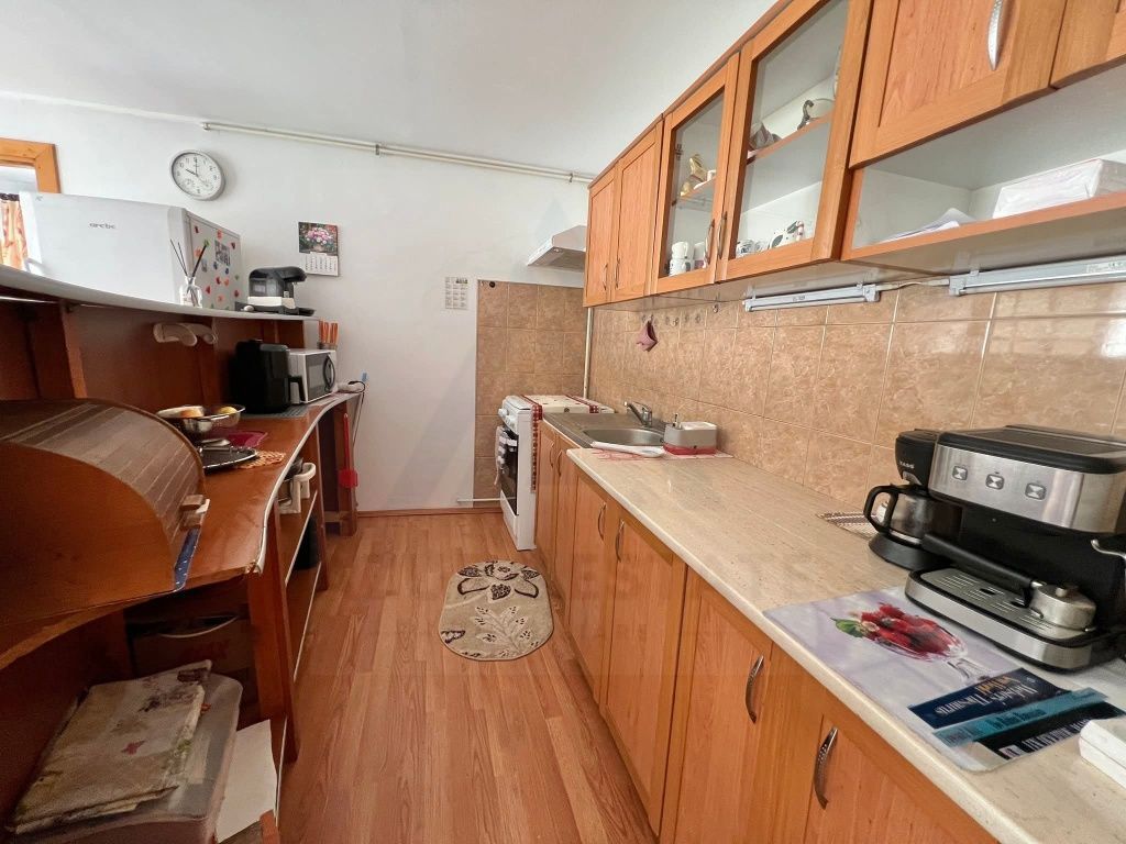 Casa 3 camere 80 mp utili curte comuna si balcon 3,75 mp în Ștrand