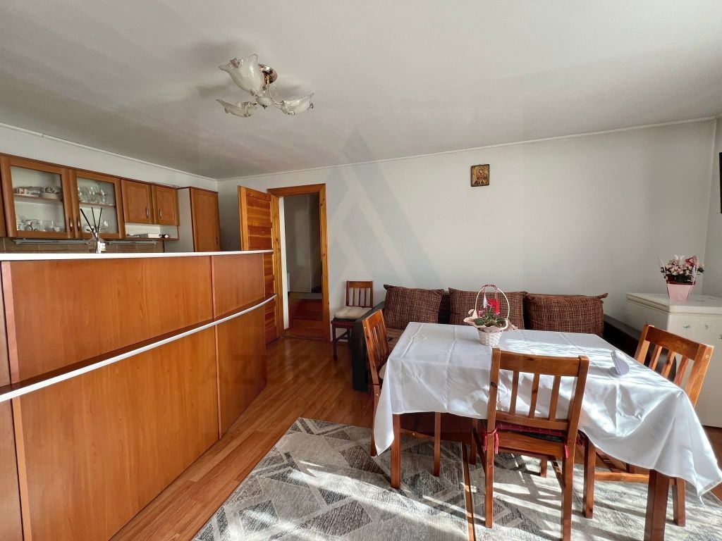 Casa 3 camere 80 mp utili curte comuna si balcon 3,75 mp în Ștrand