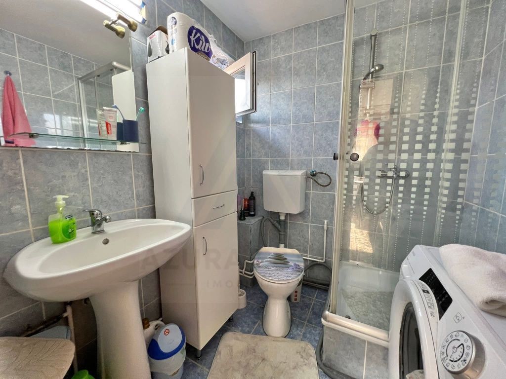 Casa 3 camere 80 mp utili curte comuna si balcon 3,75 mp în Ștrand