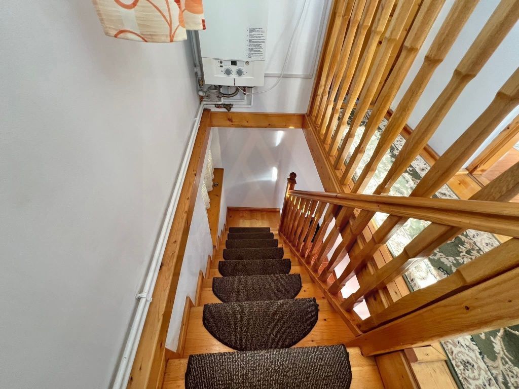 Casa 3 camere 80 mp utili curte comuna si balcon 3,75 mp în Ștrand
