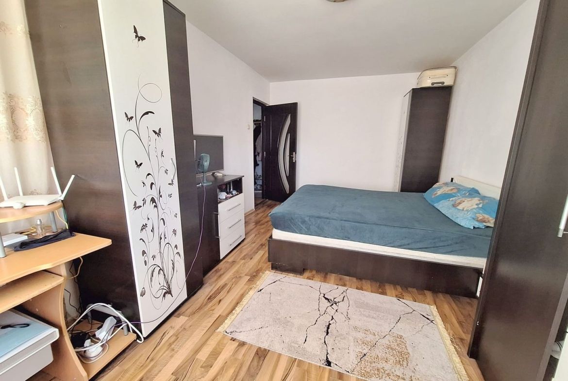 Apartament 2 camere de închiriat - Micro 17 - Mobilat - 300 Euro - foto 2