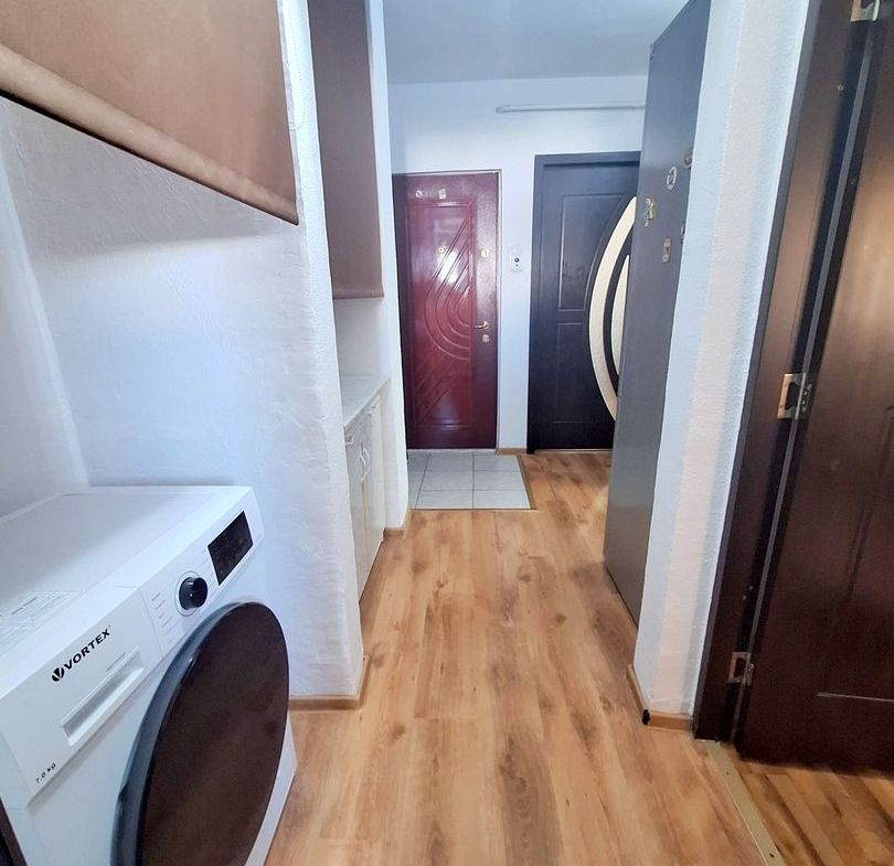 Apartament 2 camere de închiriat - Micro 17 - Mobilat - 300 Euro - foto 3