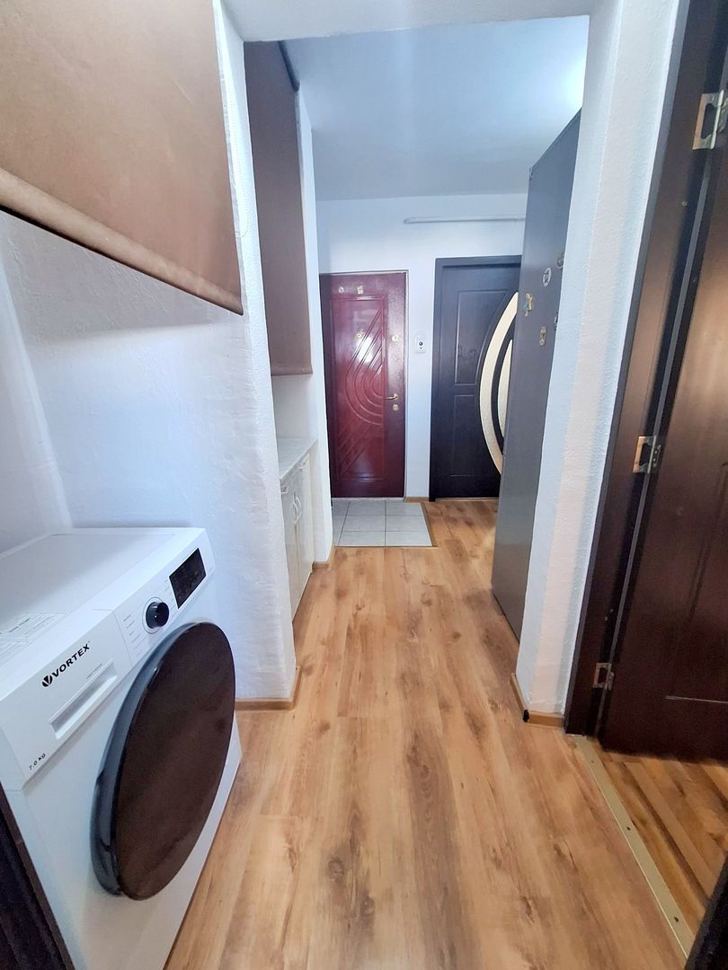 Apartament 2 camere de închiriat - Micro 17 - Mobilat - 300 Euro - foto 3