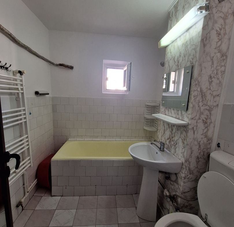 Apartament 2 camere de închiriat - Micro 17 - Mobilat - 300 Euro - foto 4
