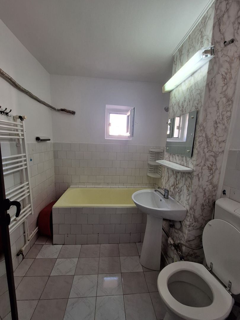 Apartament 2 camere de închiriat - Micro 17 - Mobilat - 300 Euro - foto 4