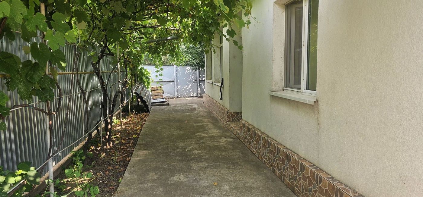 Casa la sol cu teren 1055 mp si livada - Vanatori, Galati - foto 5