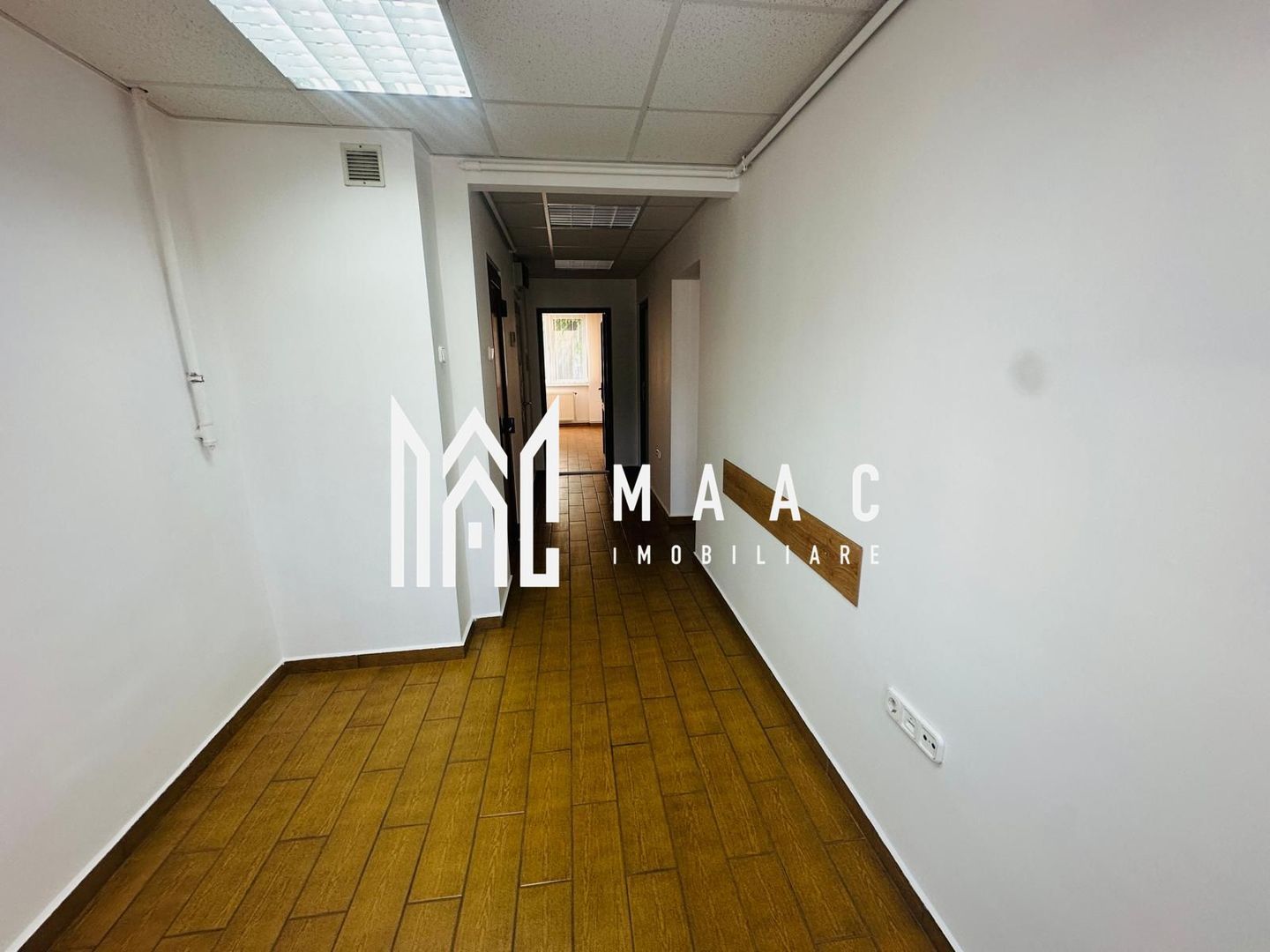 Apartament de vanzare 4 camere | Central, Sibiu | 62 mp, renovat, parter Apartament de vanzare 4 camere | Central, Sibiu | 62 mp, renovat, parter