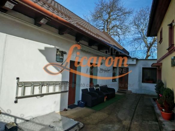 Corp de casa 4 camere zona Nicopole,curte comuna cu 1 familie. - Imagine principala