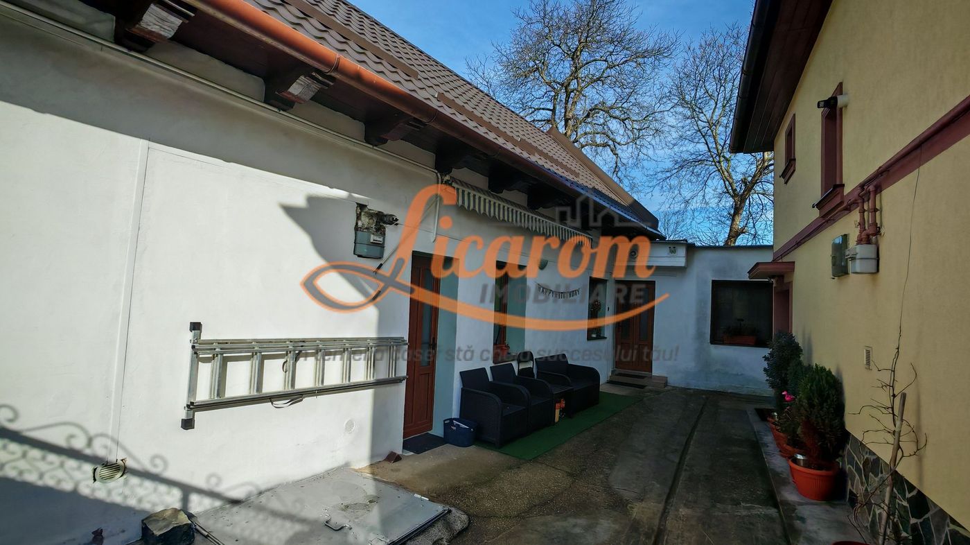 Corp de casa 4 camere zona Nicopole,curte comuna cu 1 familie. - Imagine principala
