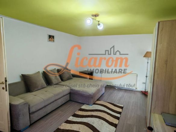 Corp de casa 4 camere zona Nicopole,curte comuna cu 1 familie. - foto 2