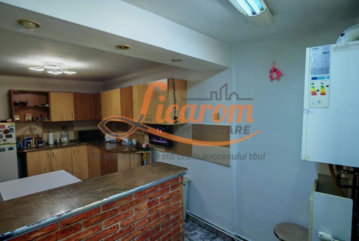 Corp de casa 4 camere zona Nicopole,curte comuna cu 1 familie. - foto 3