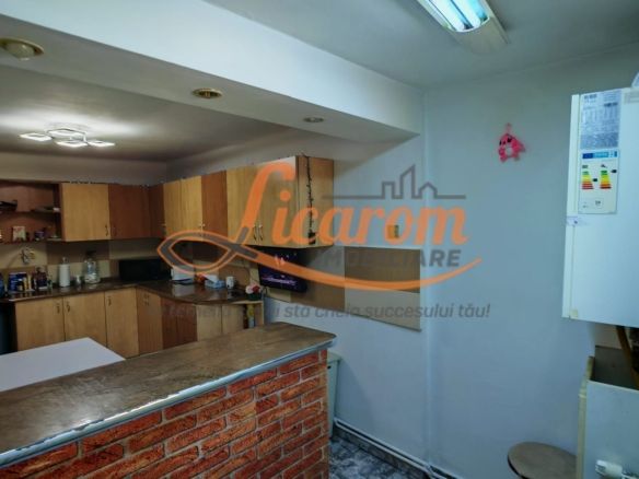 Corp de casa 4 camere zona Nicopole,curte comuna cu 1 familie. - foto 3