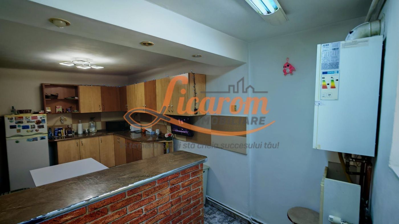 Corp de casa 4 camere zona Nicopole,curte comuna cu 1 familie. - foto 3